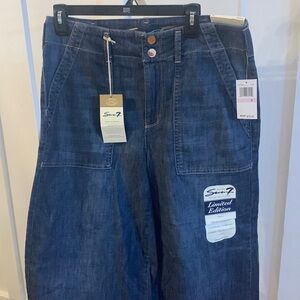 Seven wide leg jeans with 2 snap and zipper closure.